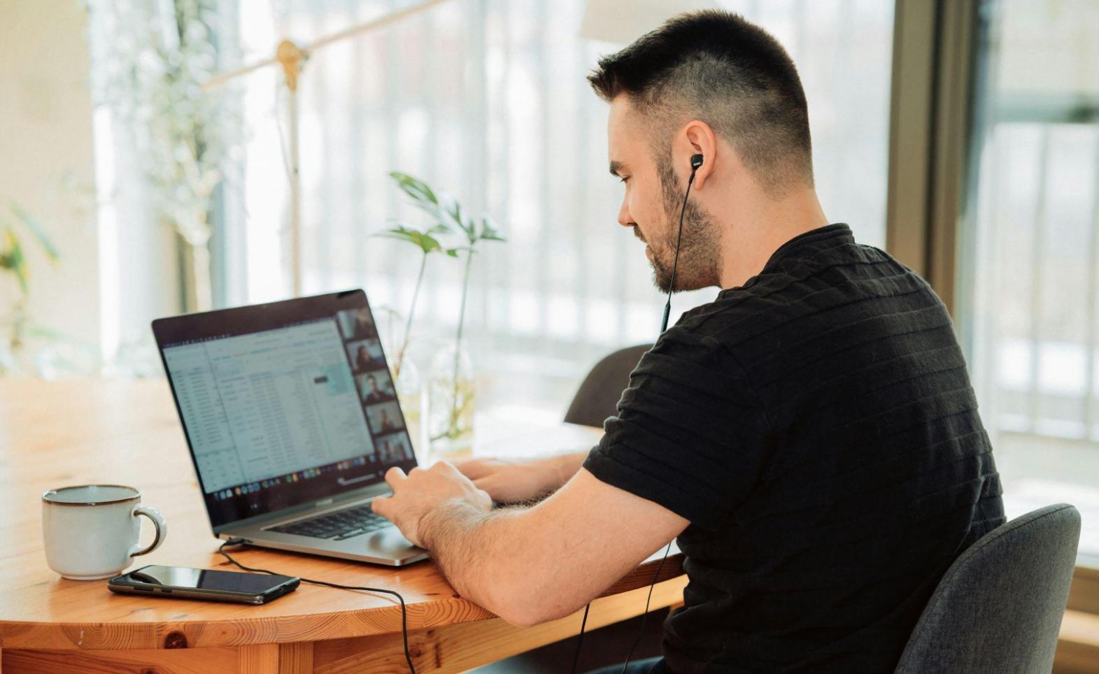 Session de formation en gestion financière avec des entrepreneurs