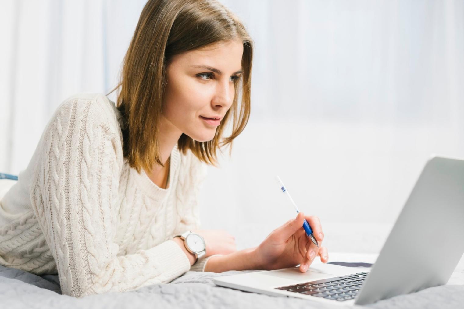 Espace de travail collaboratif pour l'analyse financière des entreprises